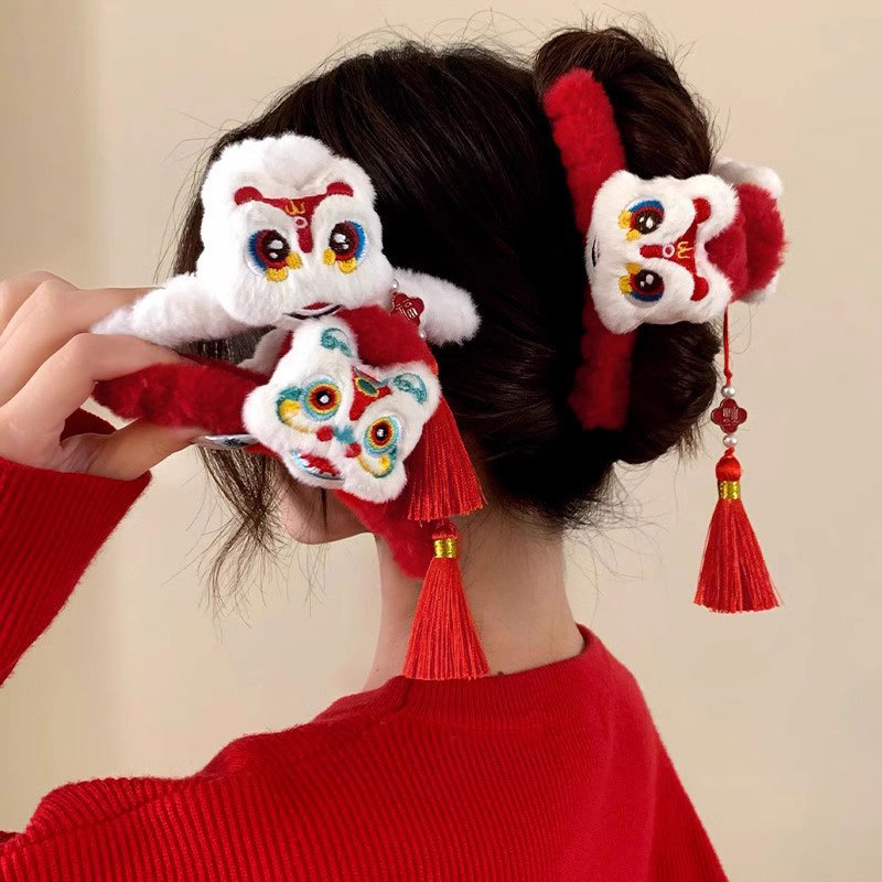 Travel Accessories Bunnings - 1pc 獅子舞タッセル新年ぬいぐるみヘアクリップ女性用赤いヘアピンバックバンシャーククリップヘッドウェアアクセサリー