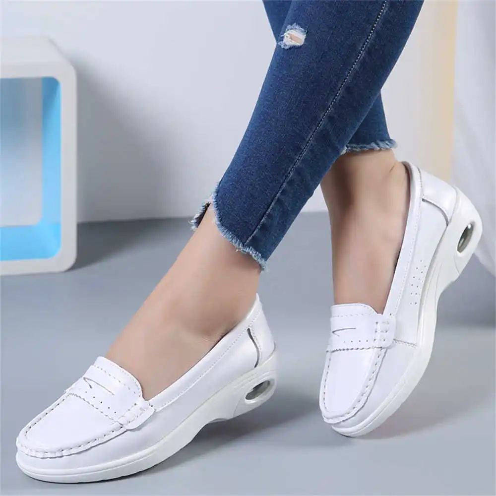 男性と女性のための厚いソールを備えた白いスライポントレーナー - Travel Accessories For Women Gift Ideas のレビューと価格