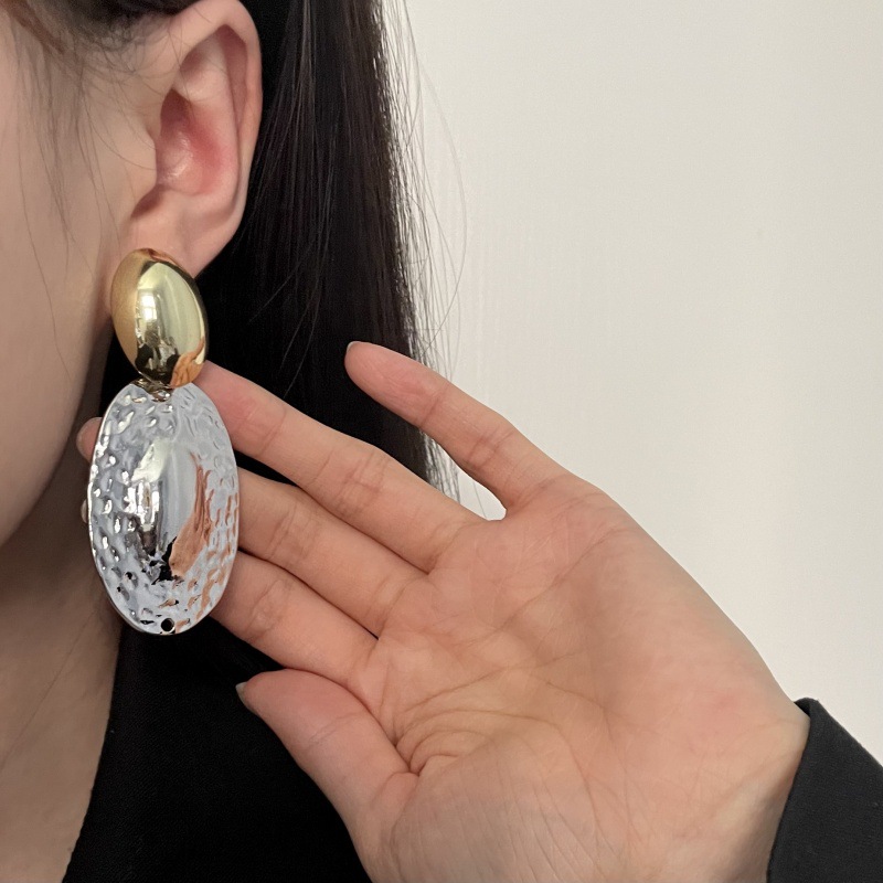 女性のための楕円形の金属製ドロップイヤリング、ヨーロッパのア - Travel Accessories Dropshipping のレビューと価格