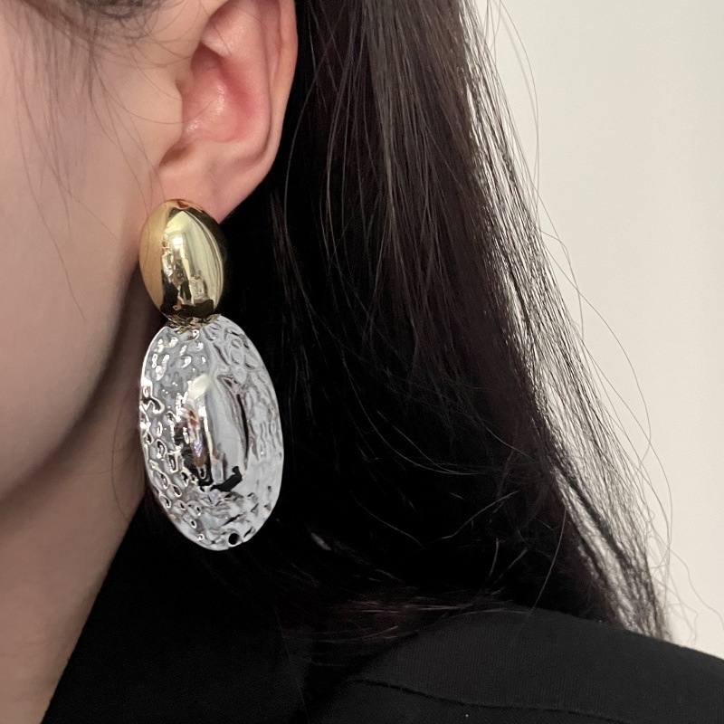 女性のための楕円形の金属製ドロップイヤリング、ヨーロッパのア - Travel Accessories Dropshipping のレビューと価格